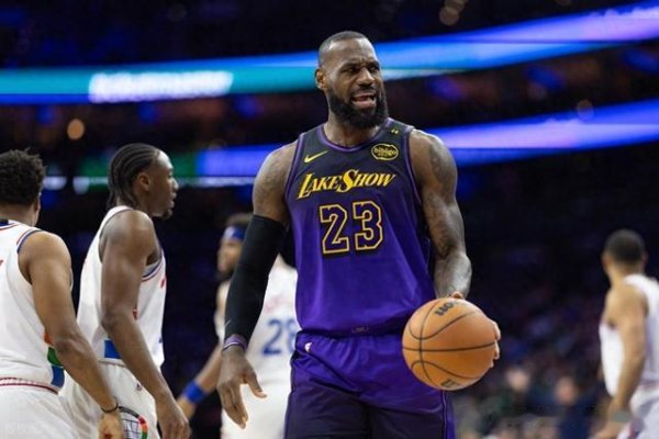 Nhóm đại lý của James đã từ ch
